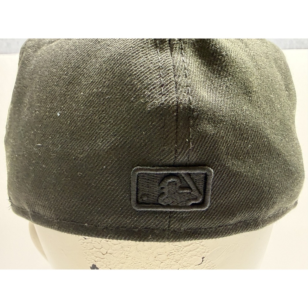 New Era 59FIFTY New York Yankees MLB Fitted Hat Cap Black on Black Size 7 1/4 - Picture 4 of 9